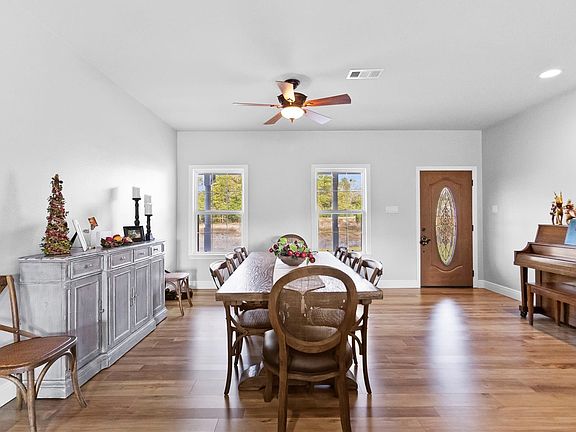 4th image of 162 Acorn Hill Dr