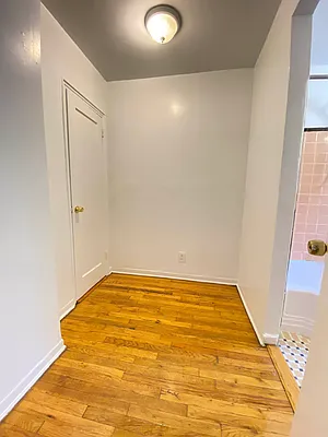 Rented by Queens Apartments Realty LLC | media 19