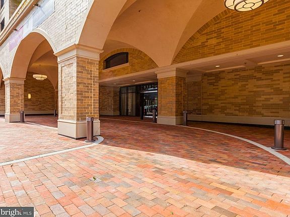 Porte Cochere