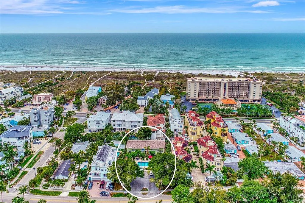 2 bed, 1.0 bath, 680 sqft, $2,450 — Photo 1