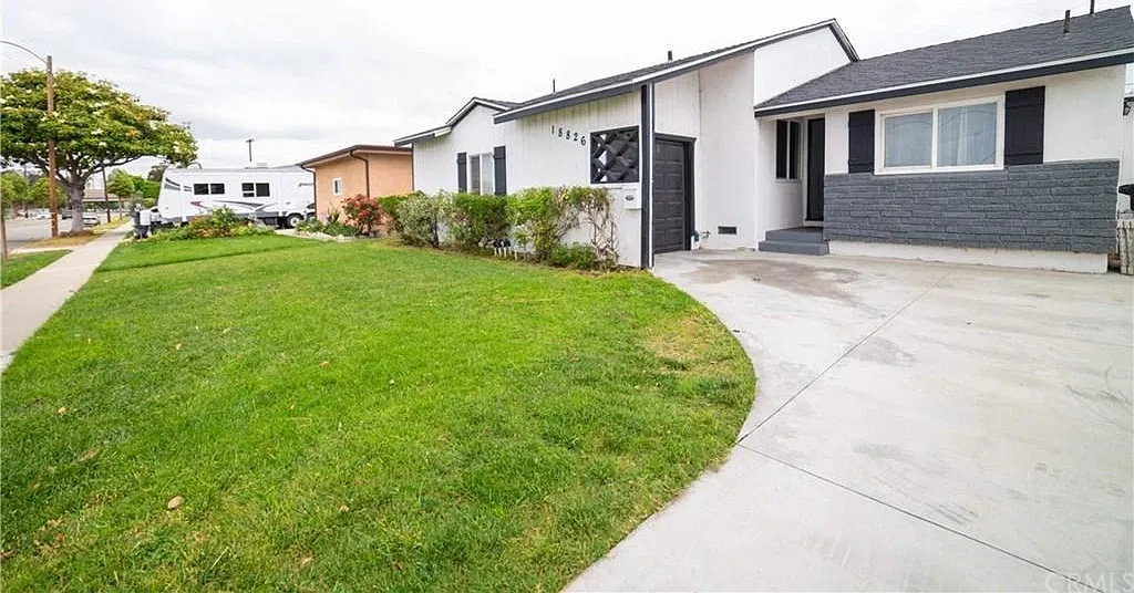 3 bed, 1372 sqft, $4,500 — Photo 2