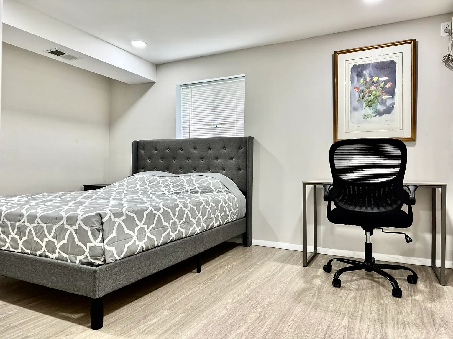 1 bed, 1982 sqft, $950 — Photo 1