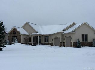 5684 Glenbrook Ct, Clarence Center, NY 14032