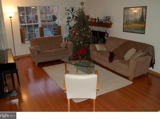 27 Rampart Dr, Wayne, PA 19087