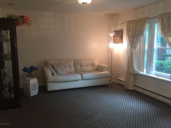2nd image of 194 Stratford Pl