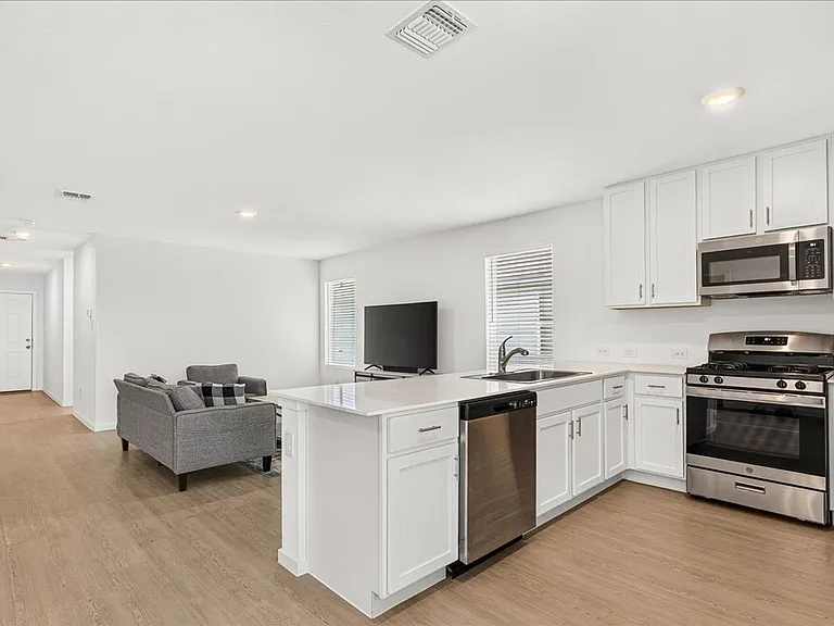 7909 Hathor Dr — Photo 12