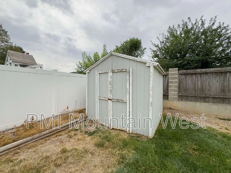 2419 W 1850 N — Photo 45