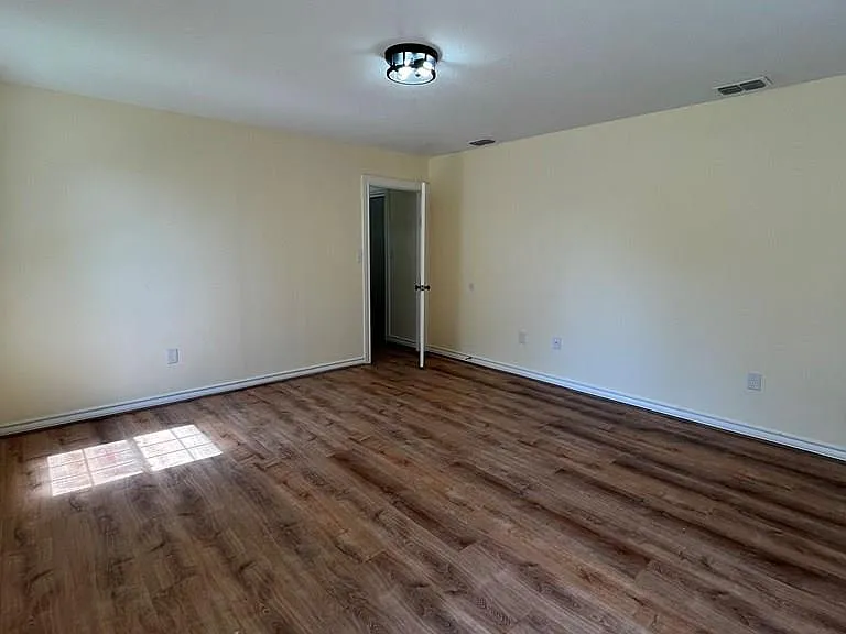 1184 Milam Ave — Photo 9