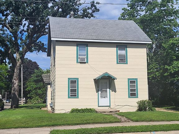 3rd image of 610 8th St SW