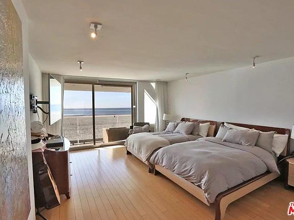 2 double beds in master Bedroom