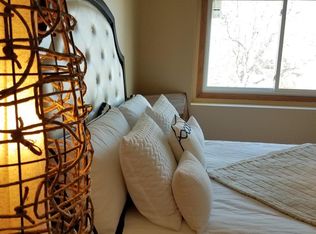 27W020 Cooley Ave, Winfield, IL 60190