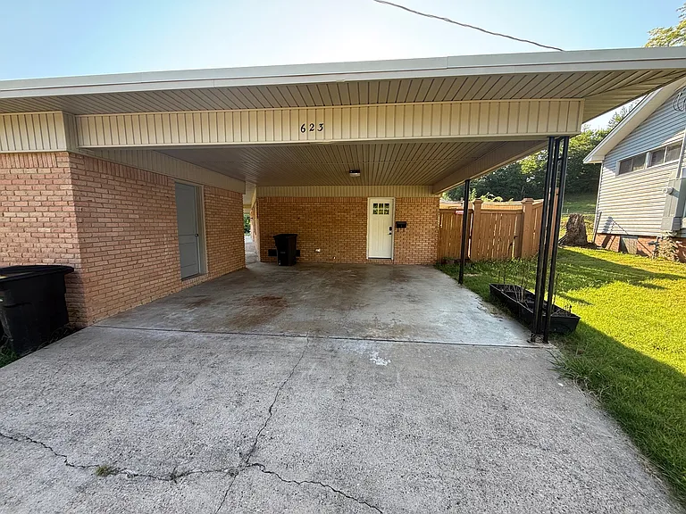 623 Dyer Cir — Photo 11