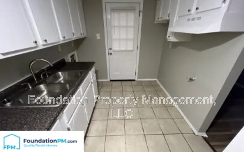 2 bed, 1.0 bath, 813 sqft, $850 — Photo 4