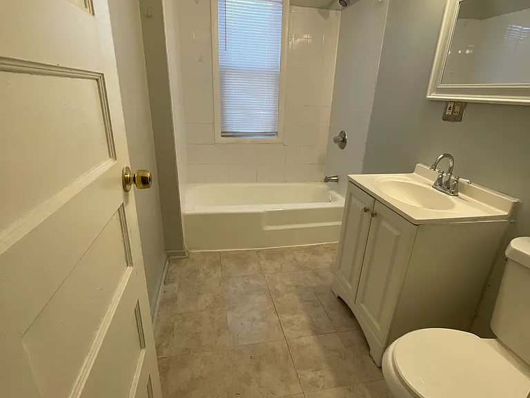 82 Rowe Ave #2S — Photo 6