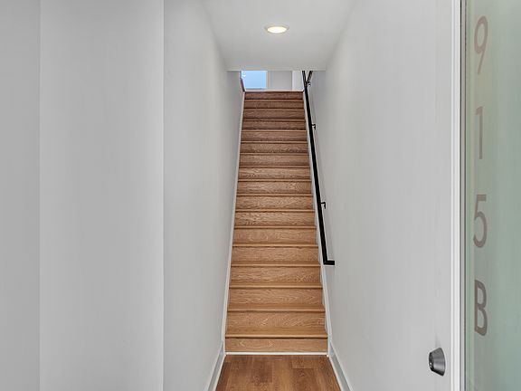4th image of 915 Bainbridge St #B