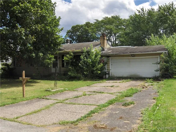 9 W Crest Dr, Rochester, NY 14606