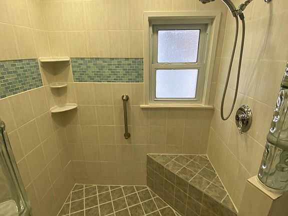 5th image of 689 E Norton Ave