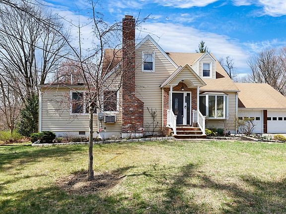 2nd image of 577 Forest Ave