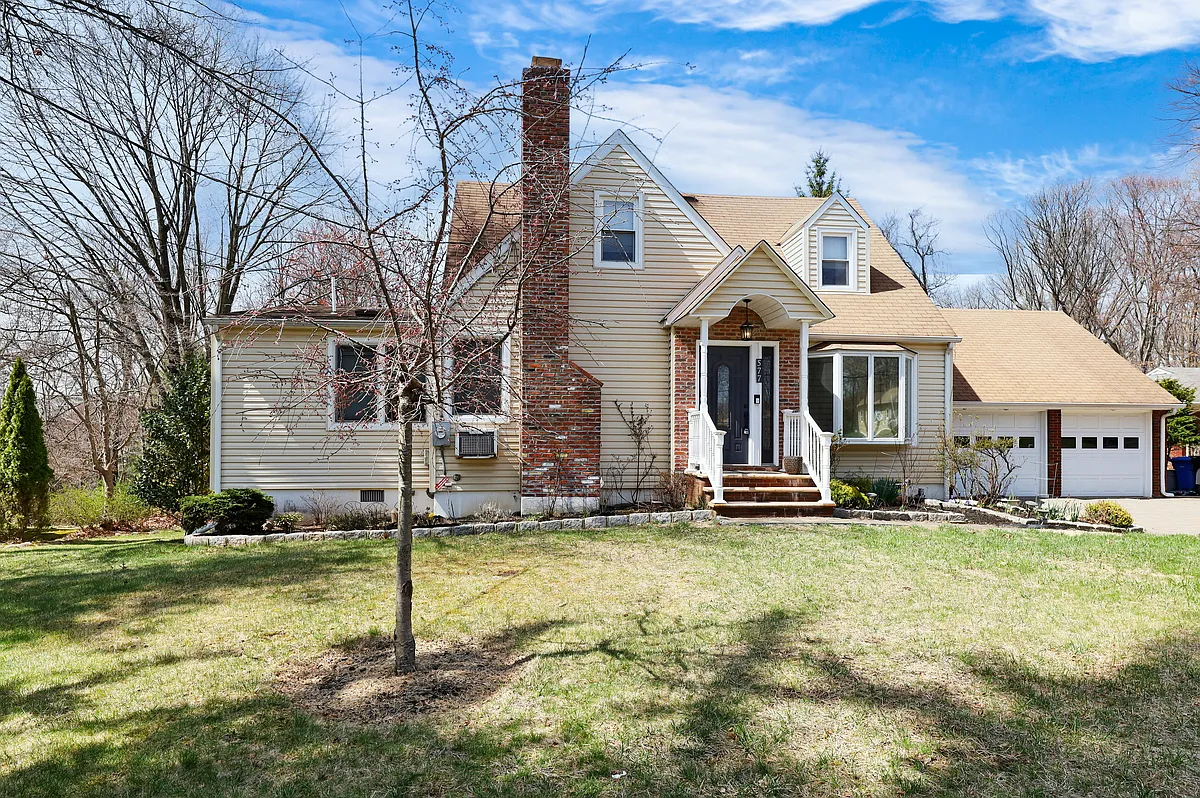 Building Photo - 577 Forest Ave