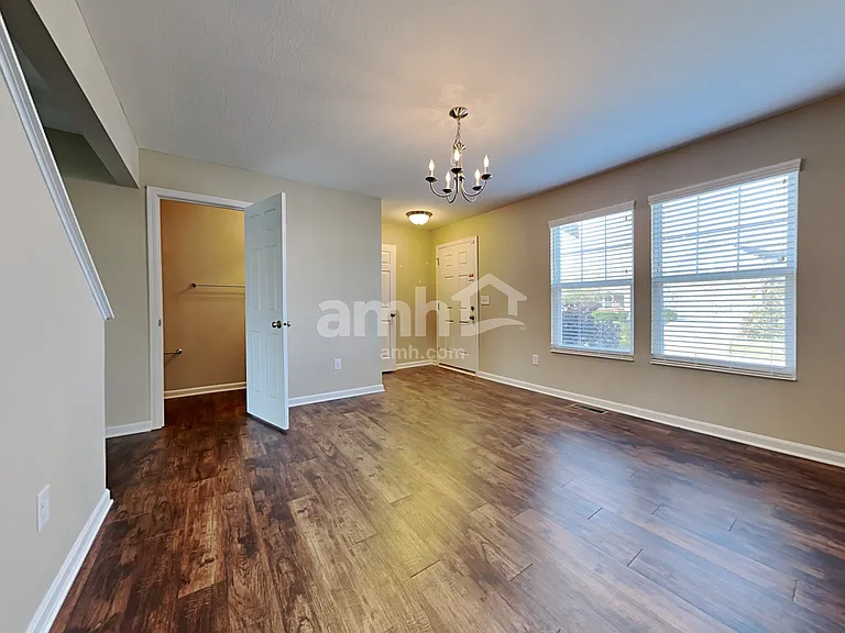 5454 Windsor Ct — Photo 8