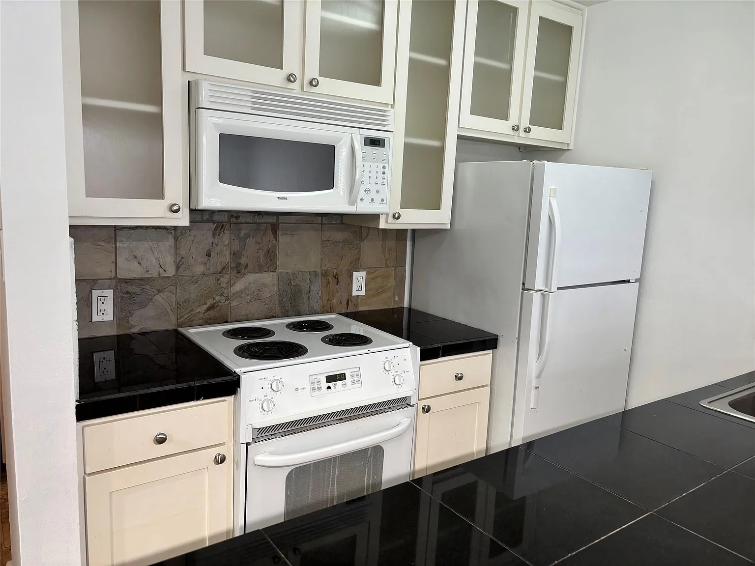 1 bed, 1.0 bath, 650 sqft, $1,225 — Photo 4