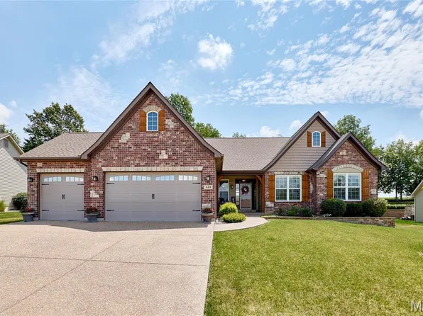 414 Cottage Grove Dr, Wentzville, MO 63385