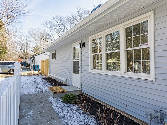 4th image of 1811 E 75th Pl