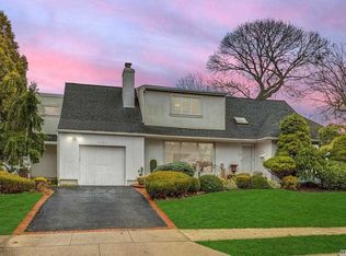 2135 Seneca Dr S, Merrick, NY 11566