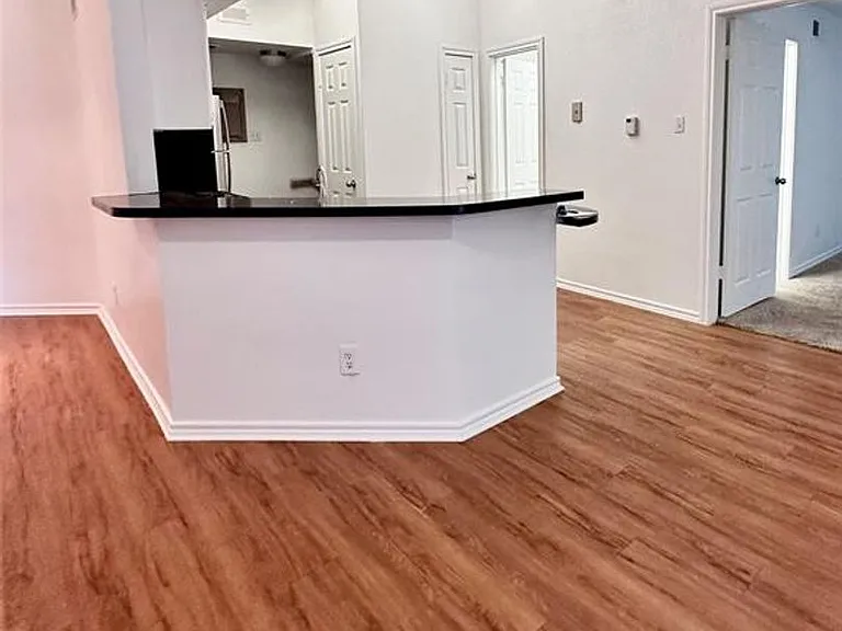 6804 N Capital Of Texas Hwy #424 — Photo 9