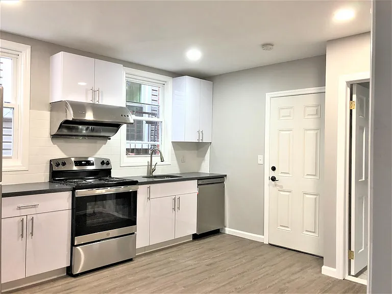 231 Avenue E #3F — Photo 3