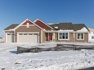 1335 Blazing Star Ct, Oconomowoc, WI 53066