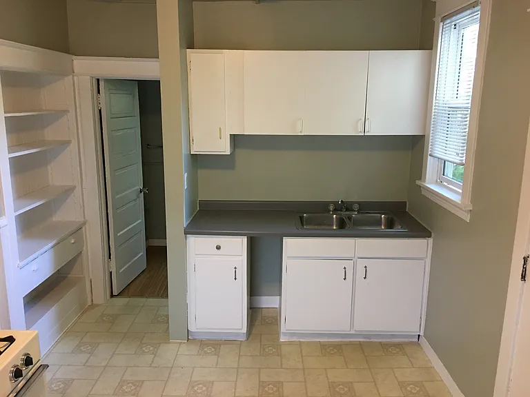 526 E 7th St #2 — Photo 17