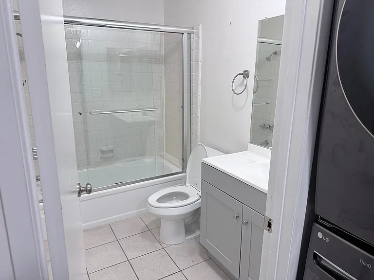 6518 Woodman Ave #1 — Photo 8
