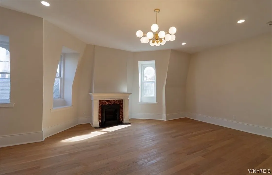 1 bed, 1.5 bath, 6270 sqft, $1,900 — Photo 2