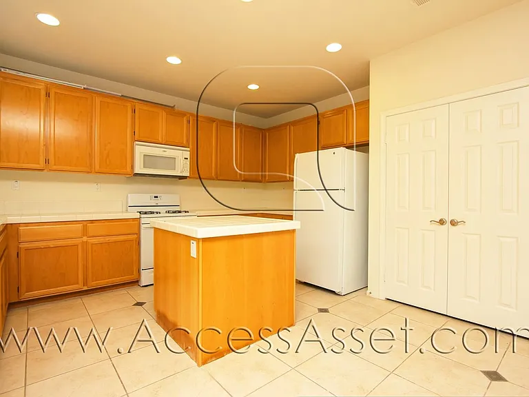32009 Merano St — Photo 3