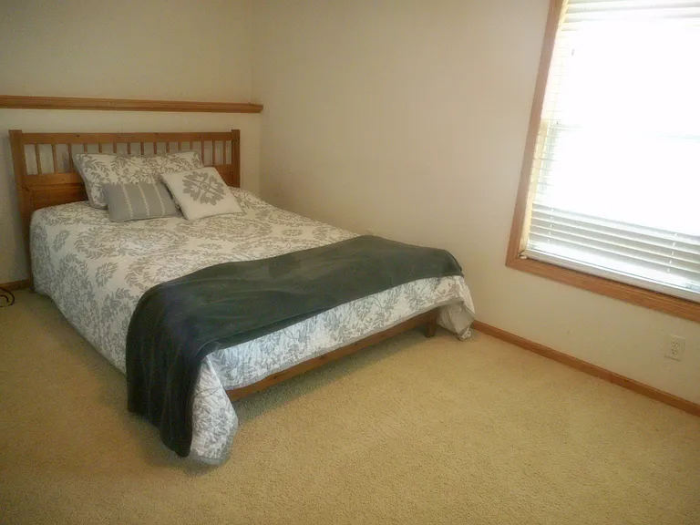 4915 Olive Ln N — Photo 9