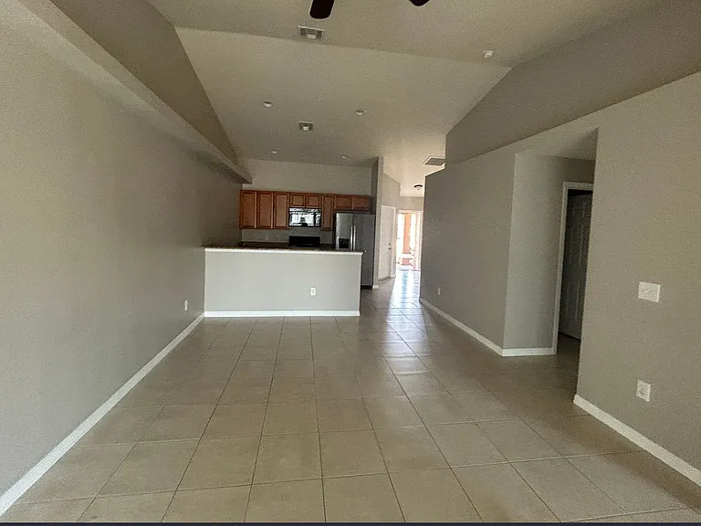 1225 SE 6th St — Photo 6