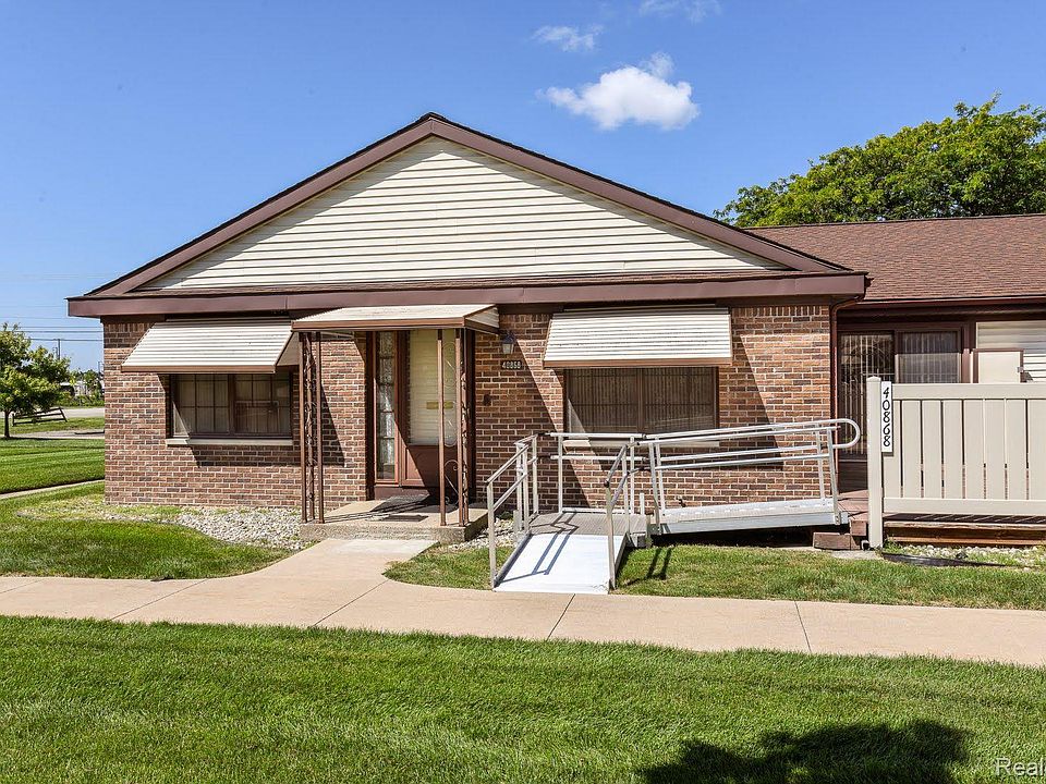 1st image of 40868 Newport Dr