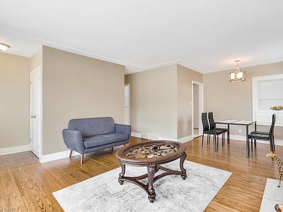 5th image of 185 Burlington St