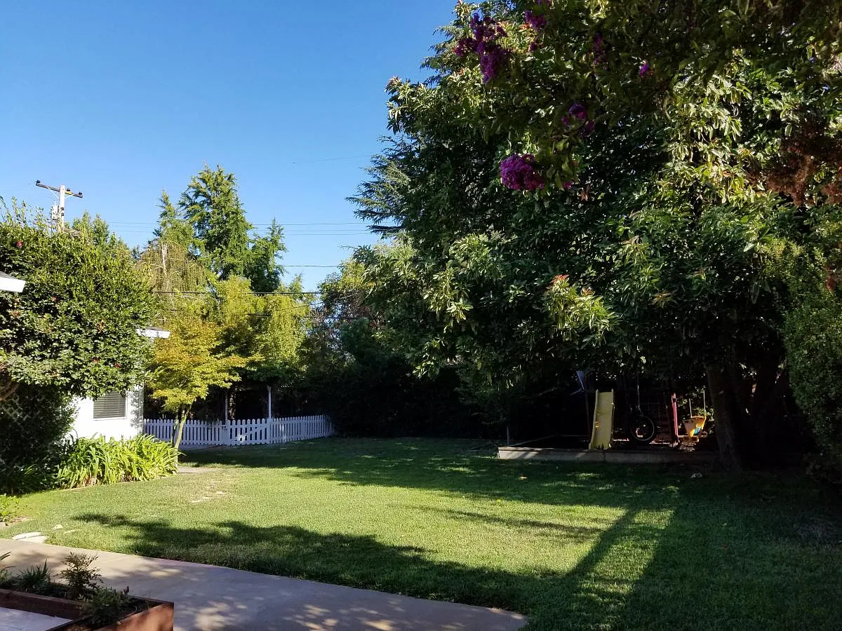 3 bed, 2.5 bath, 1756 sqft, $5,200 — Photo 2