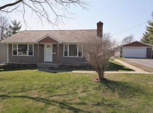 231 Armstrong St, Fenton, MI 48430