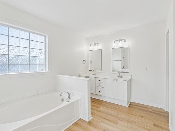 5th image of 2157 Parsons Dr