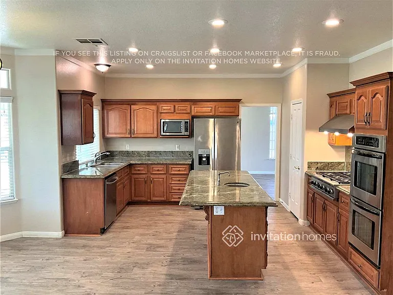 8121 Tropic Isle Cir — Photo 3