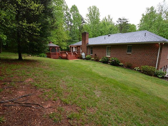 3rd image of 253 Fox Crest Dr