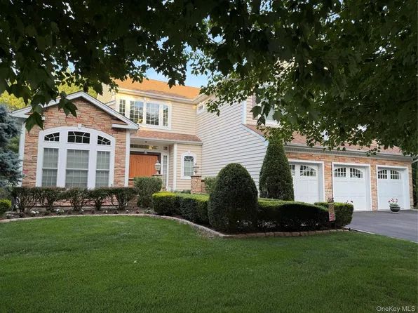 35 Monterrey Drive, Saint James, NY 11780