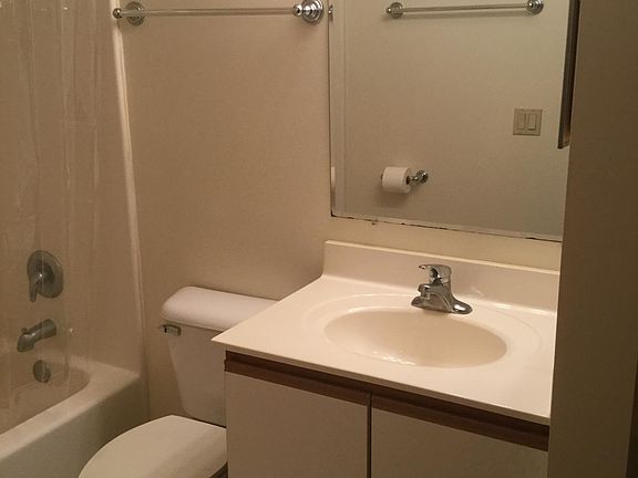 4th image of 727 Elm Ln APT 205