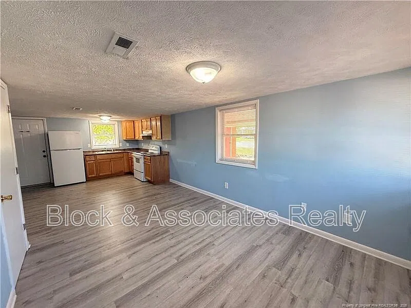 2 bed, 1.0 bath, 950 sqft, $850 — Photo 2