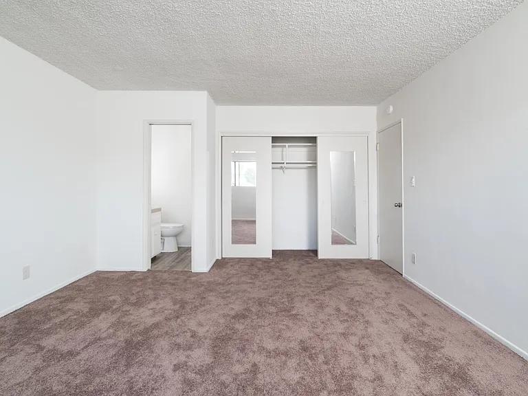 819 Ocean Park Blvd #4 — Photo 5