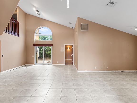 4th image of 330 Prairie Rose Lane