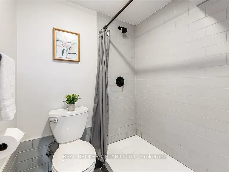 2061 Featherston Dr #2 — Photo 10